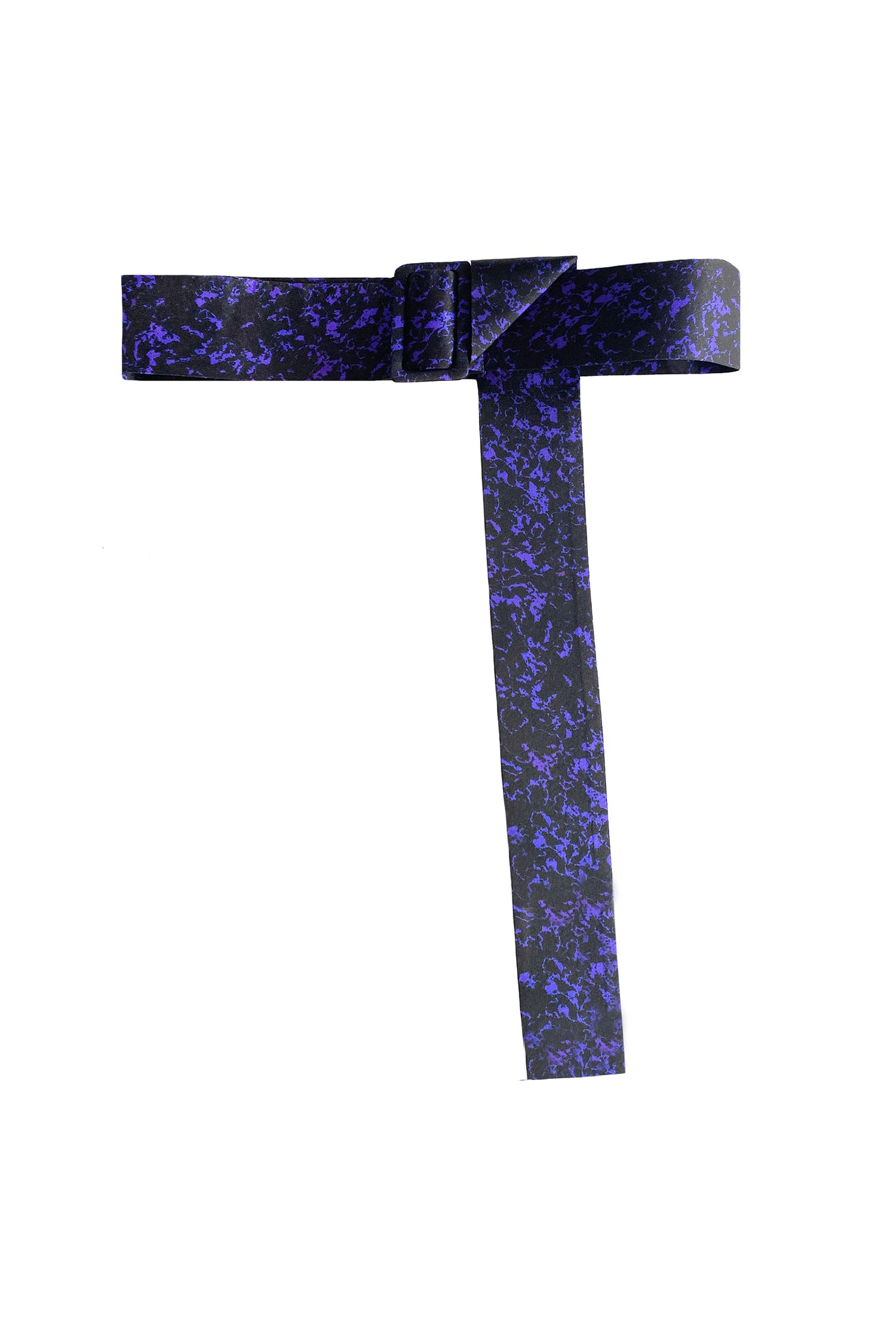 This adjustable and detachable fabric covered belt in Floral Camo silk satin print