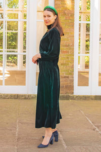 Thea dress side view Green Velvet