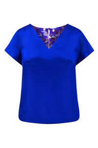 Reversible v-neck silk satin top with elbow length sleeves in blue floral print, worn with matching Emma skirt navy and padded headband.